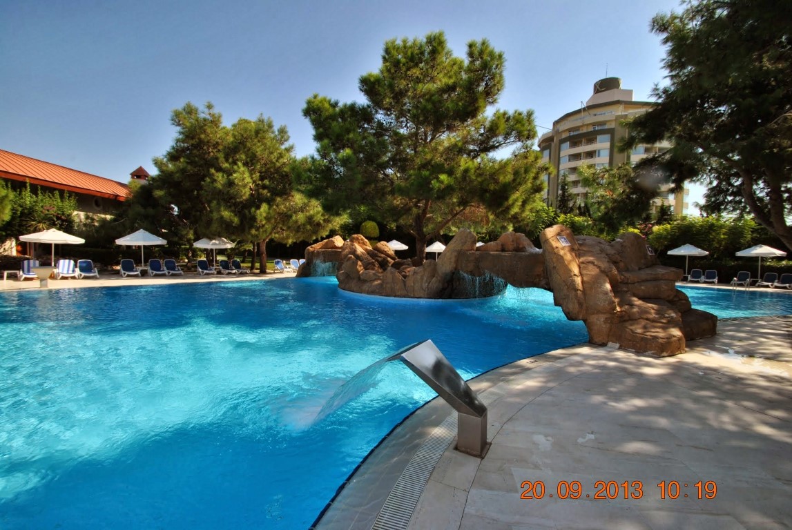 imagini hotel TITANIC LARA